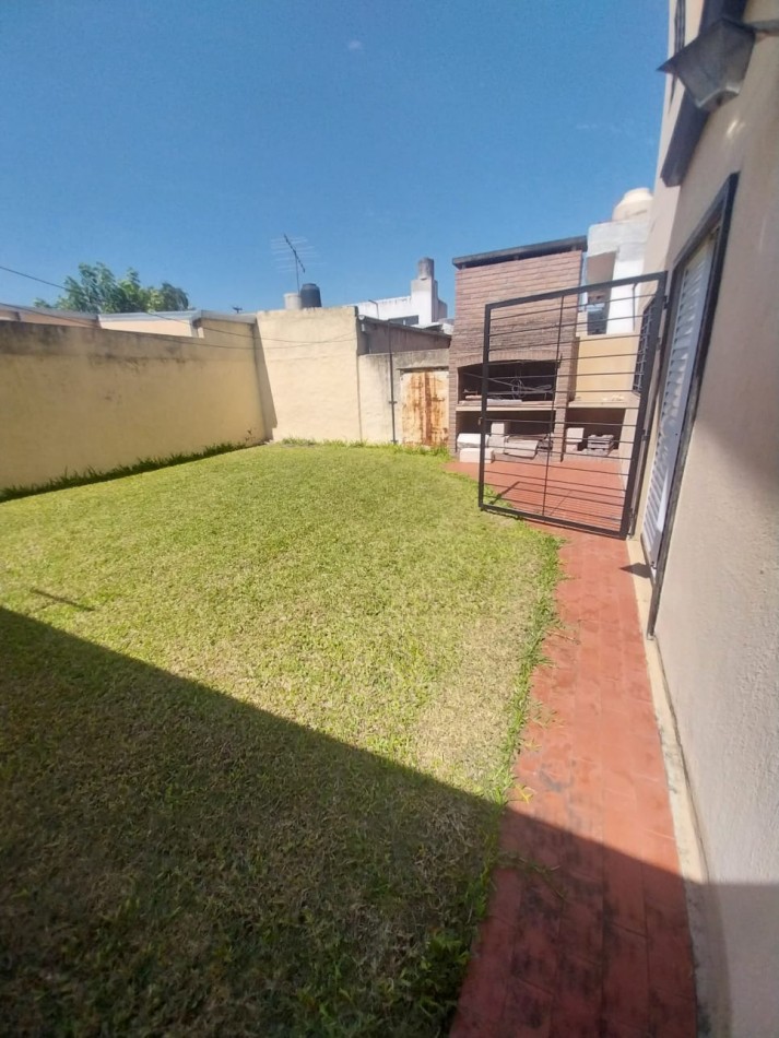 Casa al frente a metros de Av. Aristobulo del Valle, Pje Pasteur al 7440, Santa Fe 