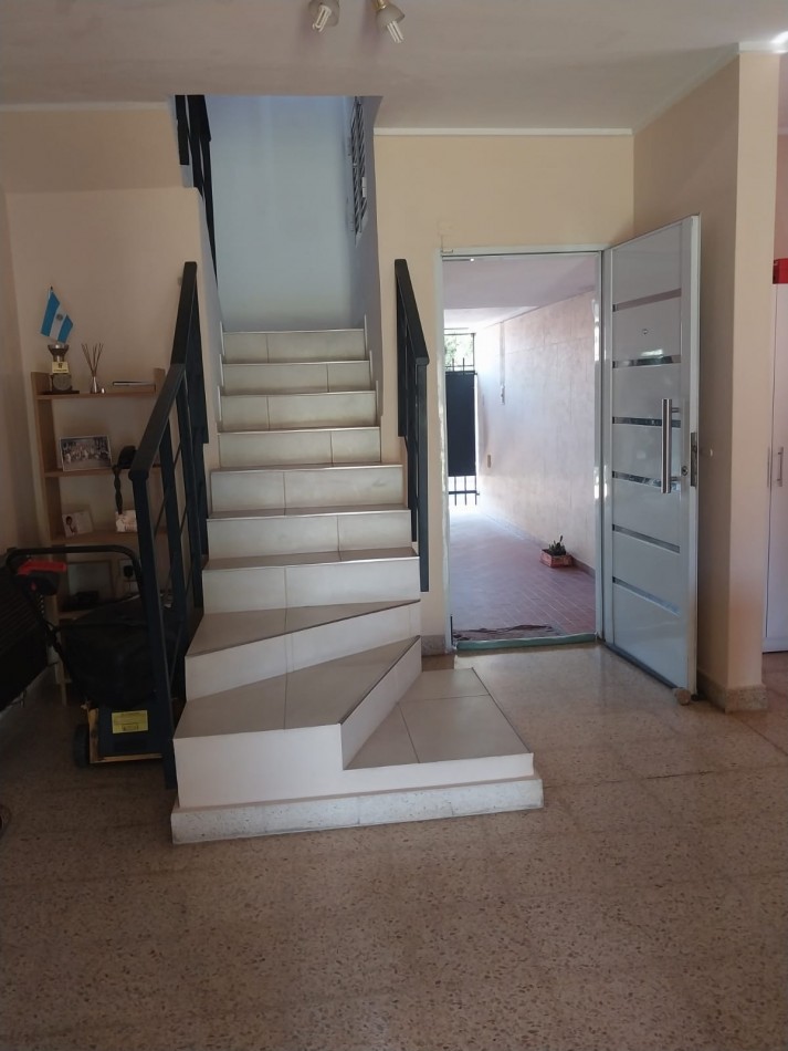 Casa al frente a metros de Av. Aristobulo del Valle, Pje Pasteur al 7440, Santa Fe 