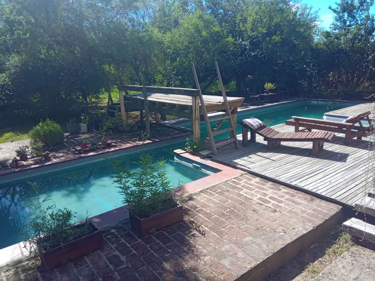 CASA DE CATEGORIA Y DEPARTAMENTO CON PISCINA Y TERRENO, RUTA 1, SANTA FE