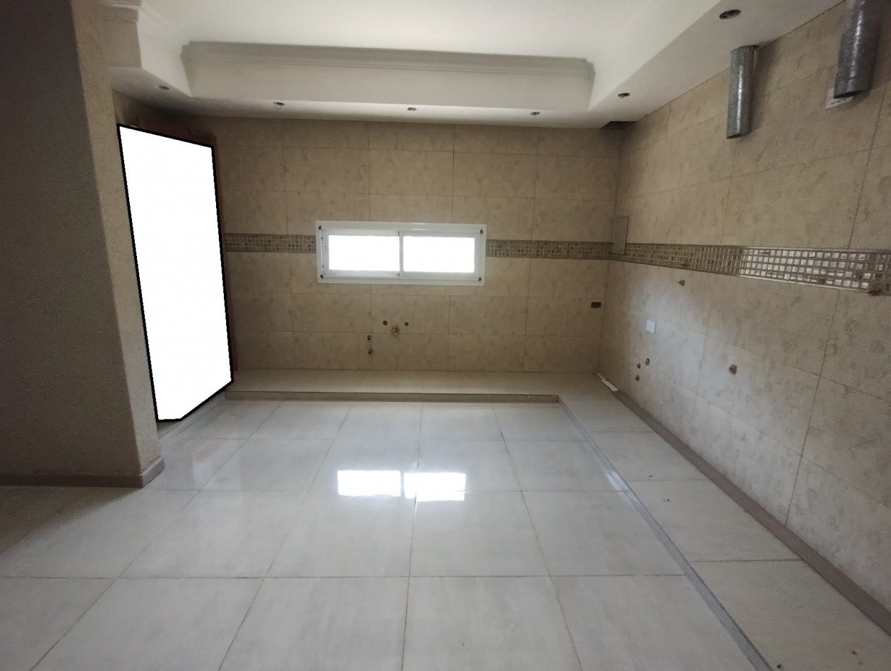 CASA CON COCHERA, PATIO Y PISCINA, BARRIO CAZADORES, RECREO