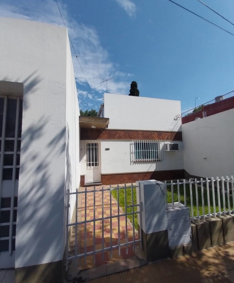 CASA AL FRENTE EN BARRIO MARIA SELVA, SANTA FE