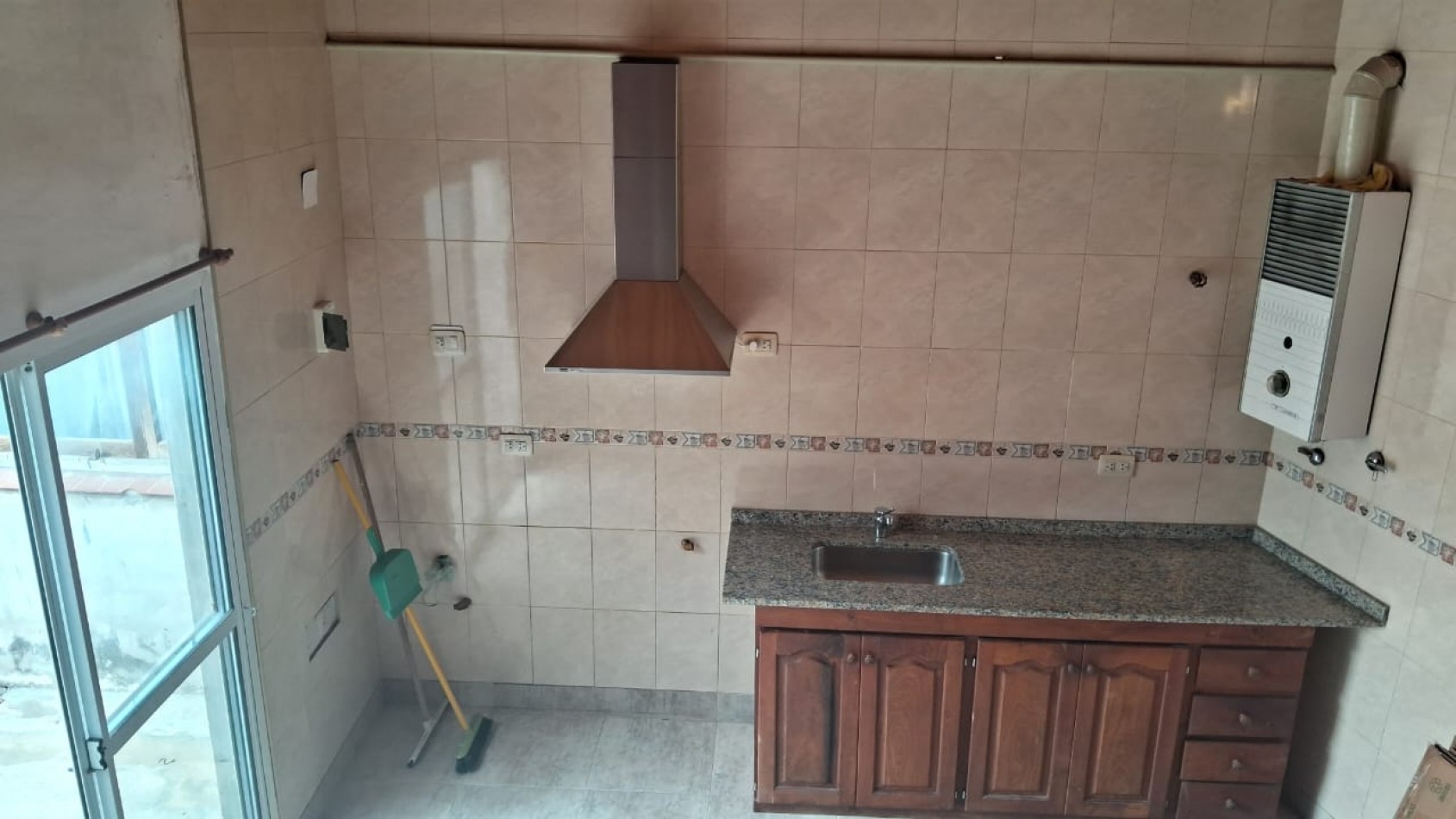 CASA AL FRENTE + DUPLEX INTERNO