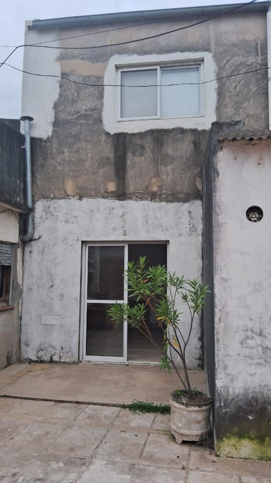 CASA AL FRENTE + DUPLEX INTERNO
