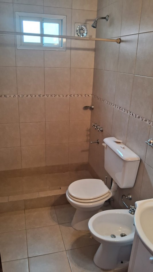 CASA AL FRENTE + DUPLEX INTERNO