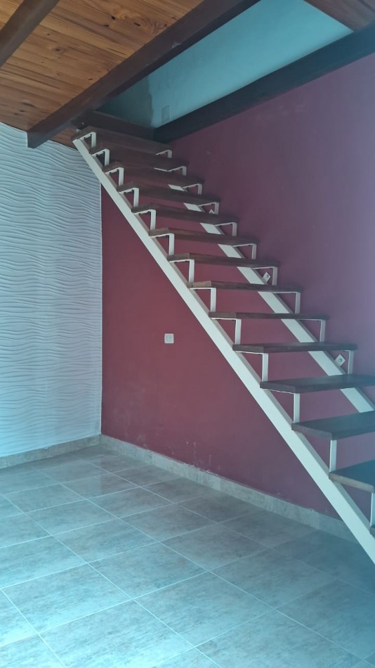 CASA AL FRENTE + DUPLEX INTERNO