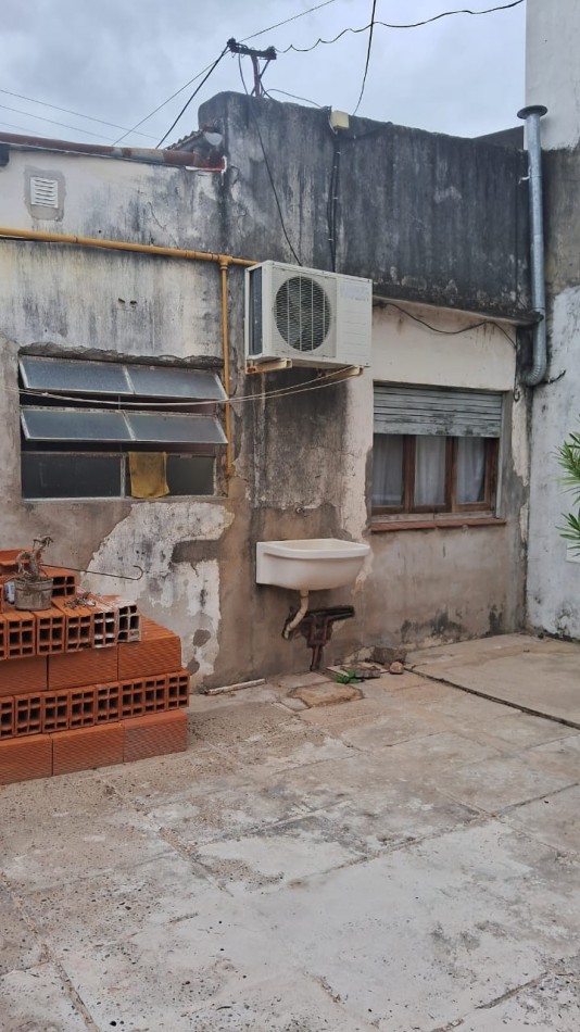 CASA AL FRENTE + DUPLEX INTERNO