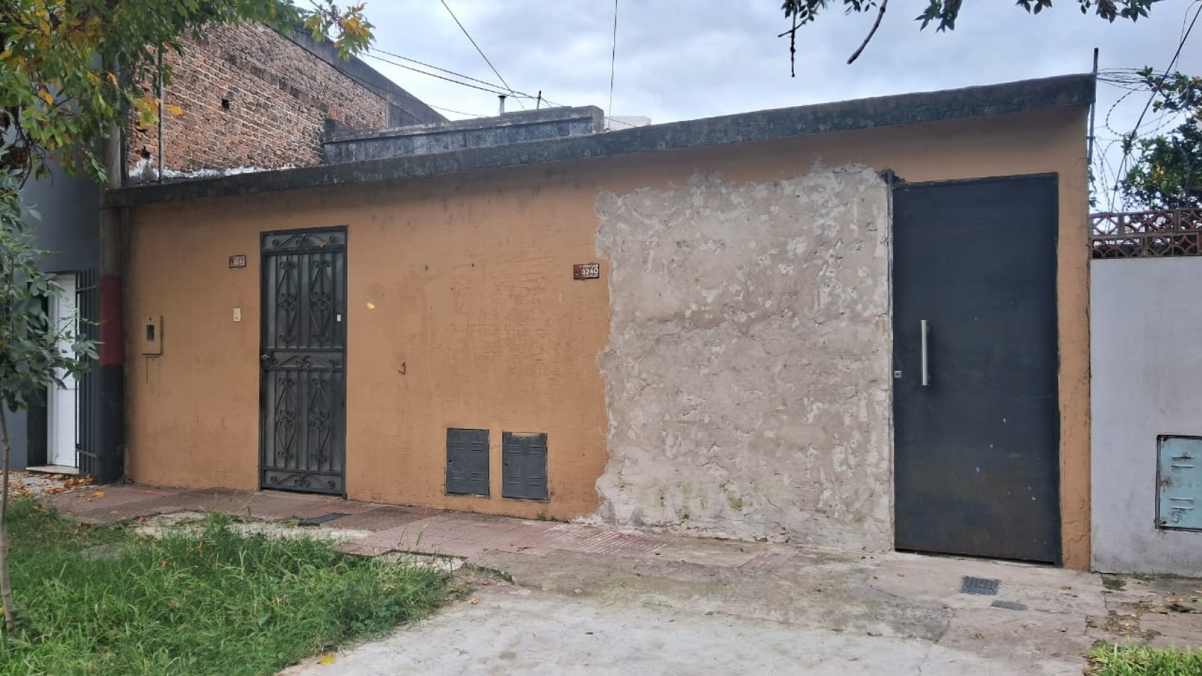 CASA AL FRENTE + DUPLEX INTERNO