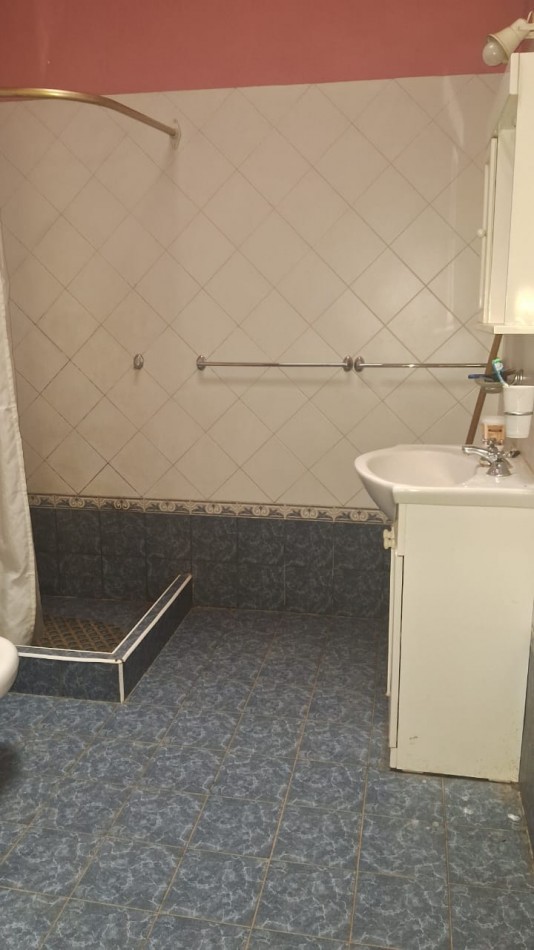 CASA AL FRENTE + DUPLEX INTERNO