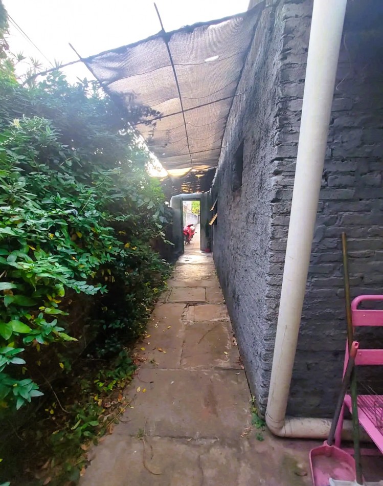CASA INTERNA DE DOS DORMITORIOS Y PATIO VERDE