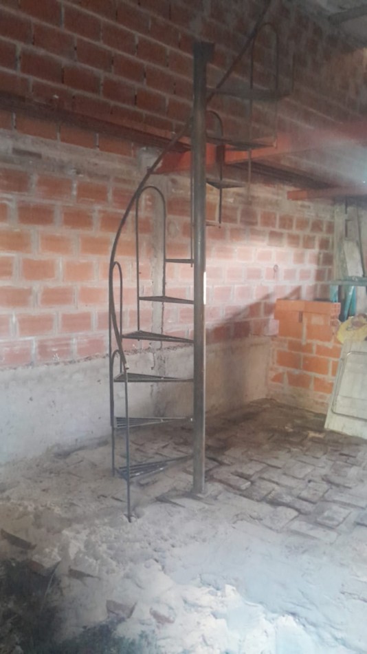 CASA Y DEPARTAMENTO, Adelina OESTE