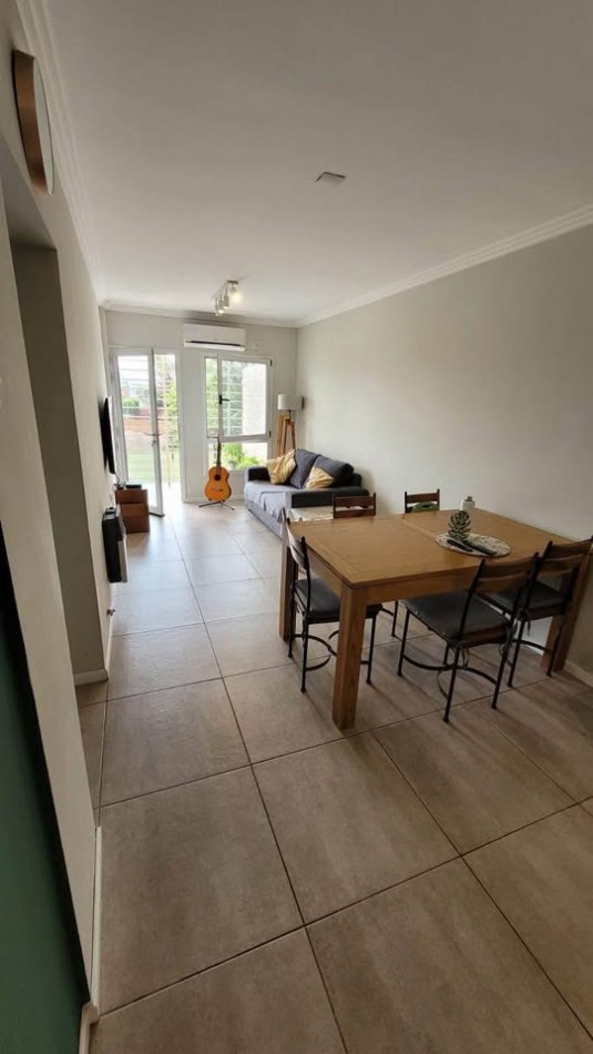 DEPARTAMENTO EN ALQUILER DE DOS DORMITORIOS Y COCHERA