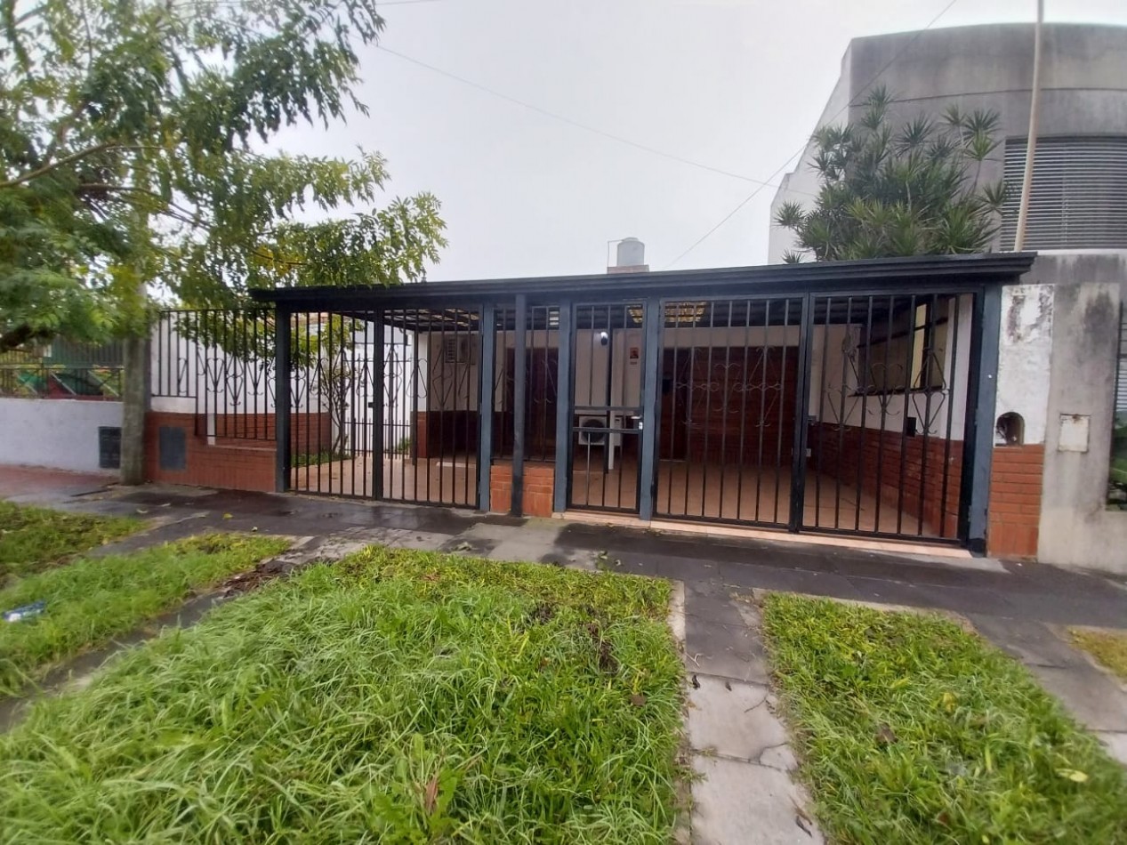 CASA AL FRENTE CON DOBLE COCHERA, SANTA FE