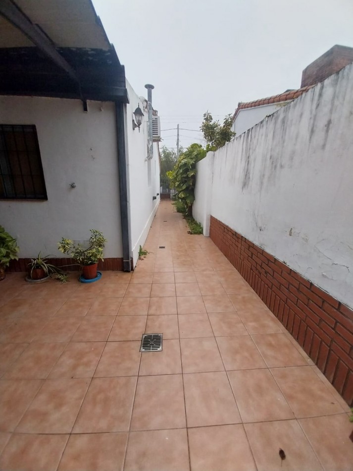 CASA AL FRENTE CON DOBLE COCHERA, SANTA FE