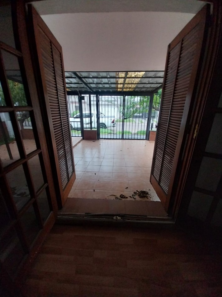 CASA AL FRENTE CON DOBLE COCHERA, SANTA FE