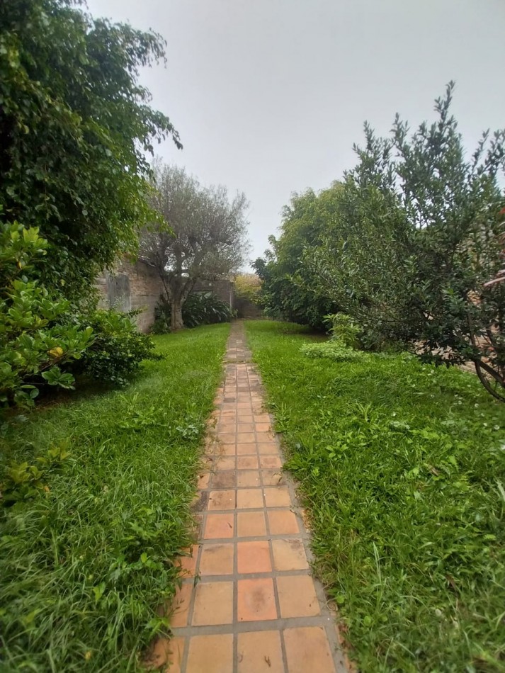 CASA AL FRENTE CON DOBLE COCHERA, SANTA FE