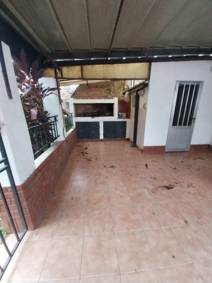 CASA AL FRENTE CON DOBLE COCHERA, SANTA FE