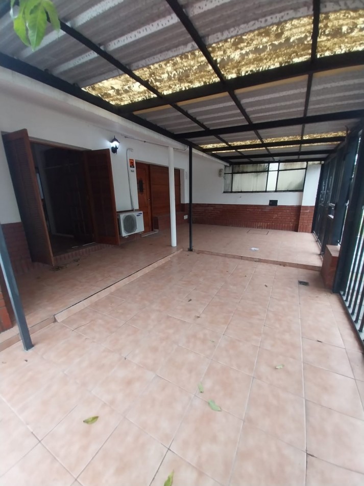 CASA AL FRENTE CON DOBLE COCHERA, SANTA FE