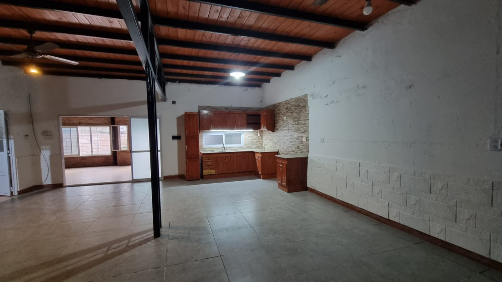 CASA EN VENTA EN SAUCE VIEJO - EXCELENTE UBICACION Y COMODIDAD