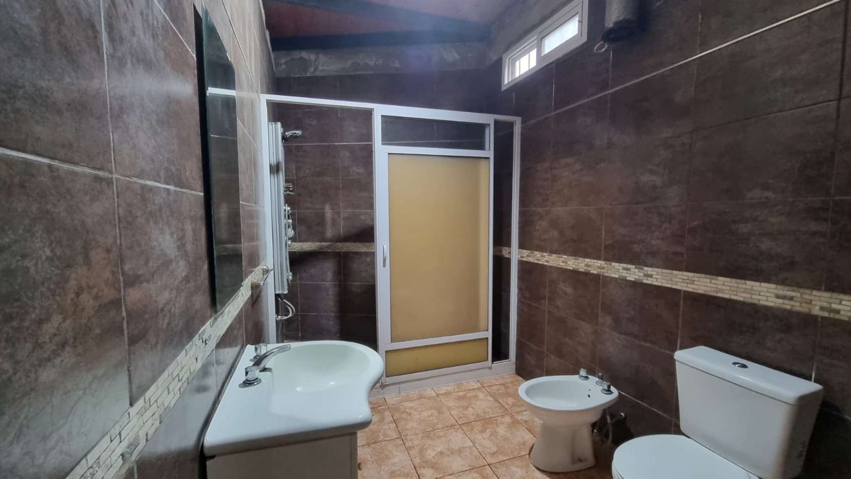 CASA EN VENTA EN SAUCE VIEJO - EXCELENTE UBICACION Y COMODIDAD