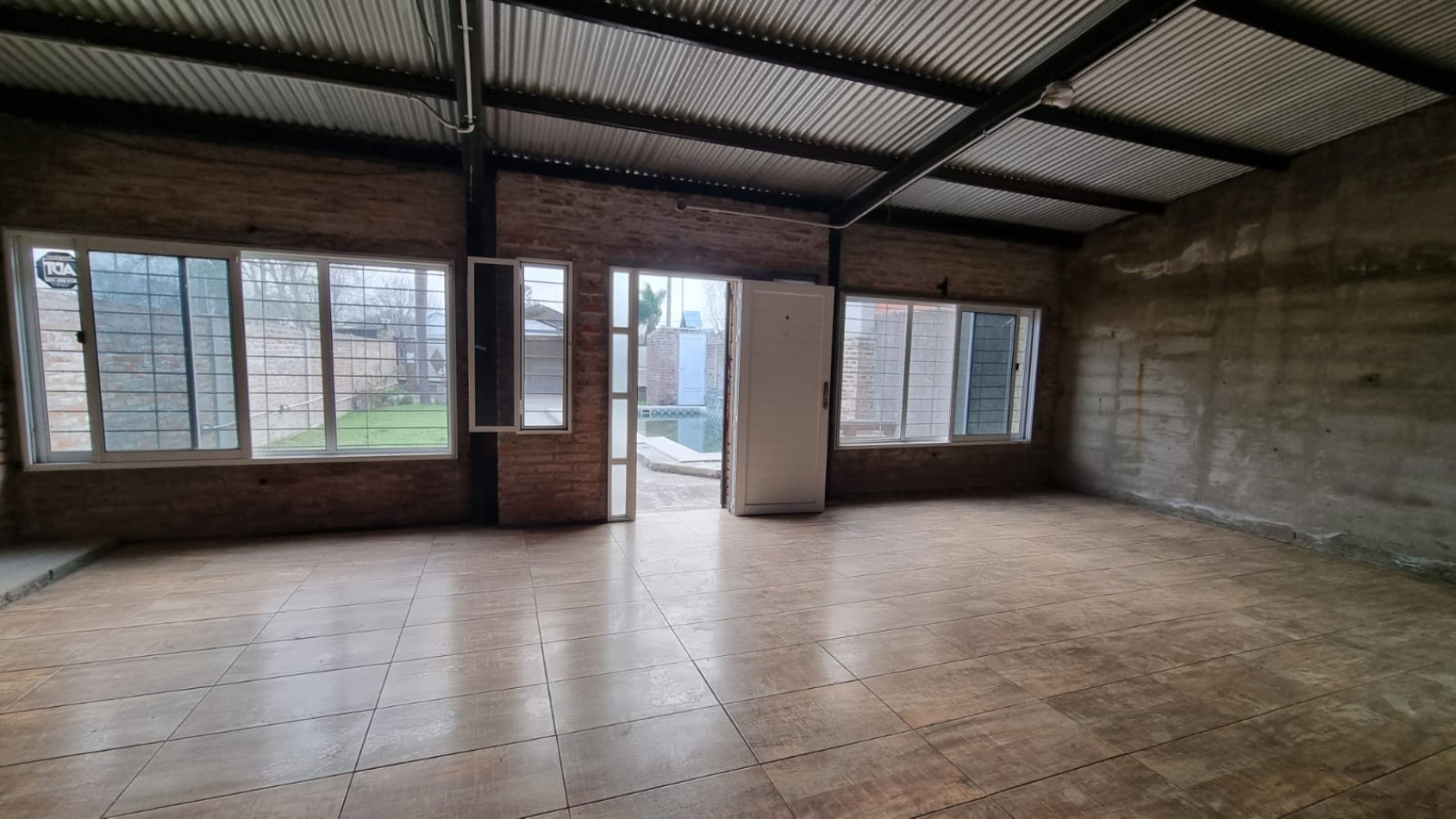 CASA EN VENTA EN SAUCE VIEJO - EXCELENTE UBICACION Y COMODIDAD