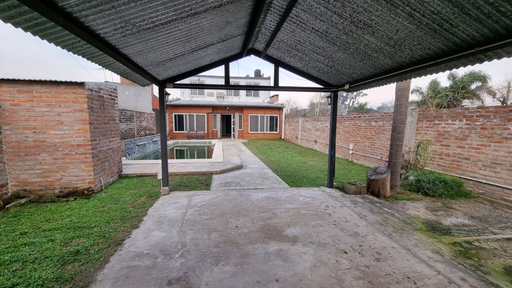 CASA EN VENTA EN SAUCE VIEJO - EXCELENTE UBICACION Y COMODIDAD