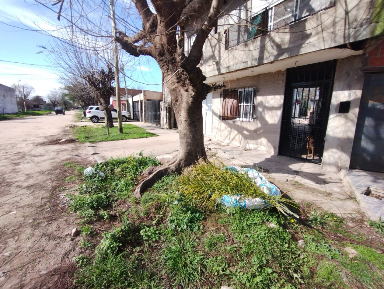 CASA DE DOS PLANTAS CON PATIO, SANTA FE