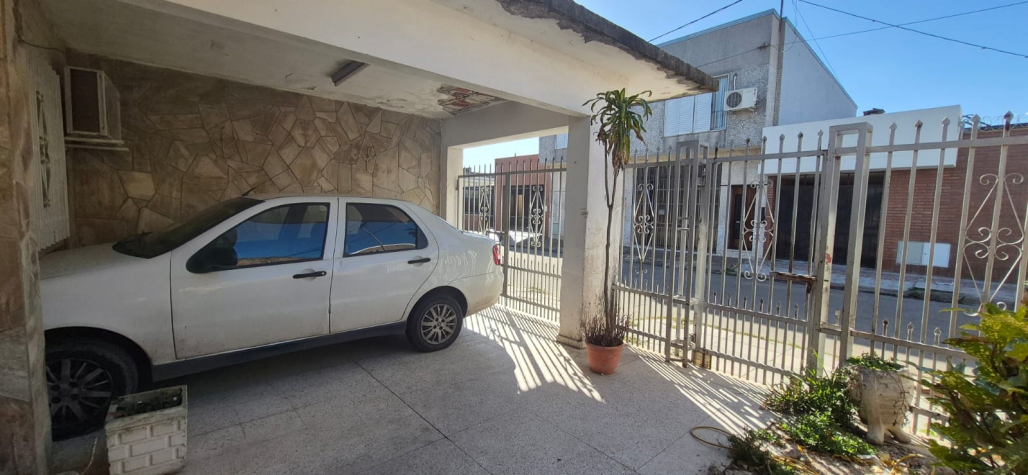 CASA EN VENTA - BARRIO MAYORAZ