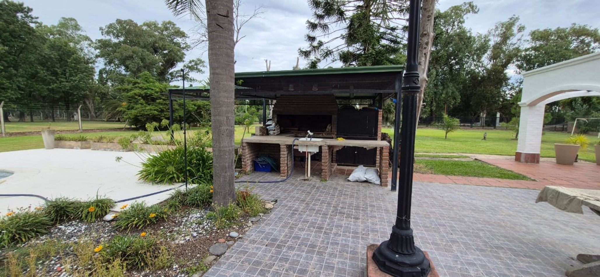 9 LOTES CON IMPORTANTE CASA, SANTA FE