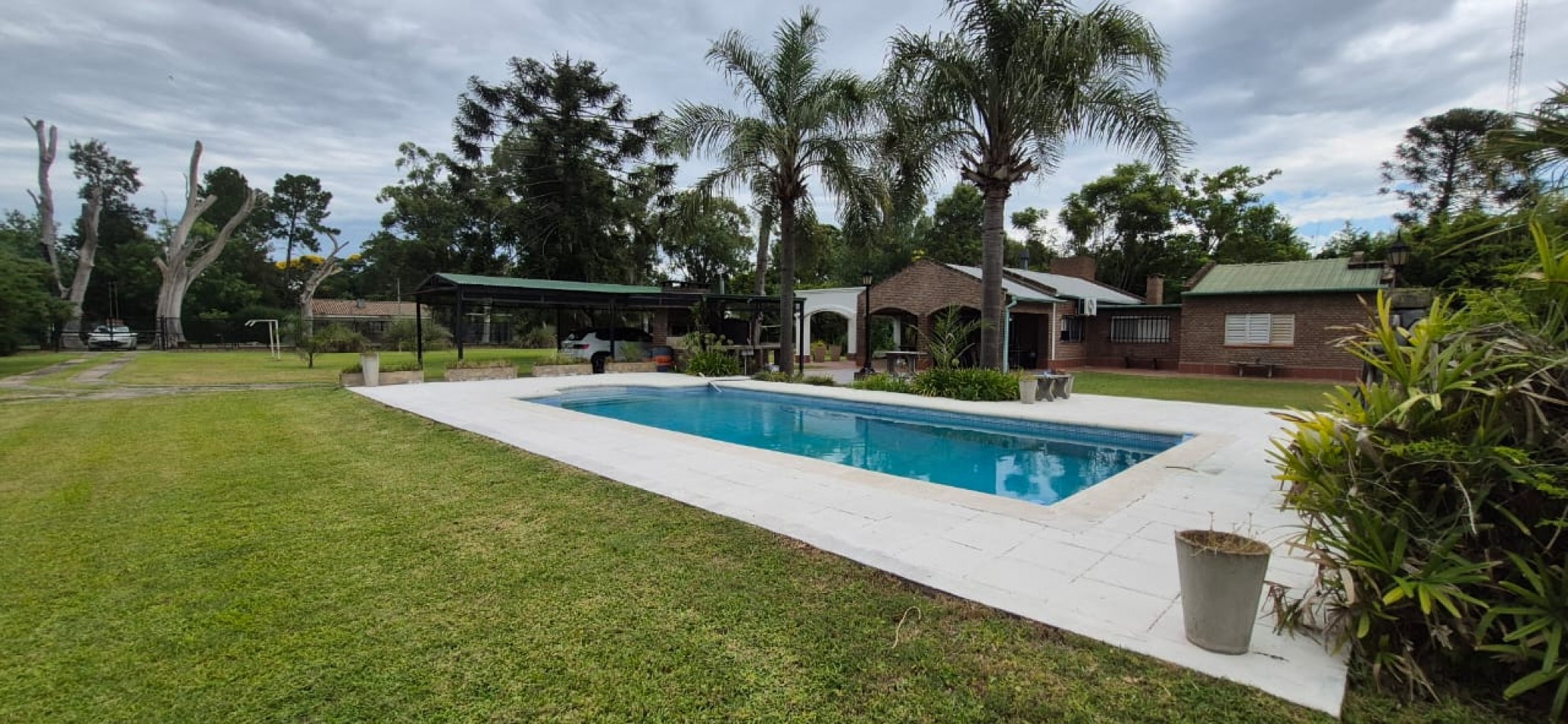 9 LOTES CON IMPORTANTE CASA, SANTA FE