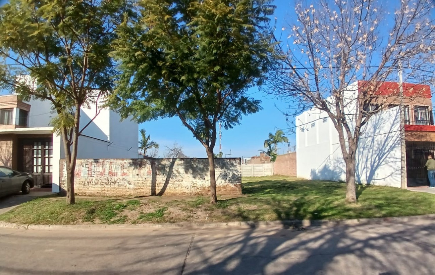 Lote de 8,50 x 22,41 con muy buen entorno para tu Proyecto