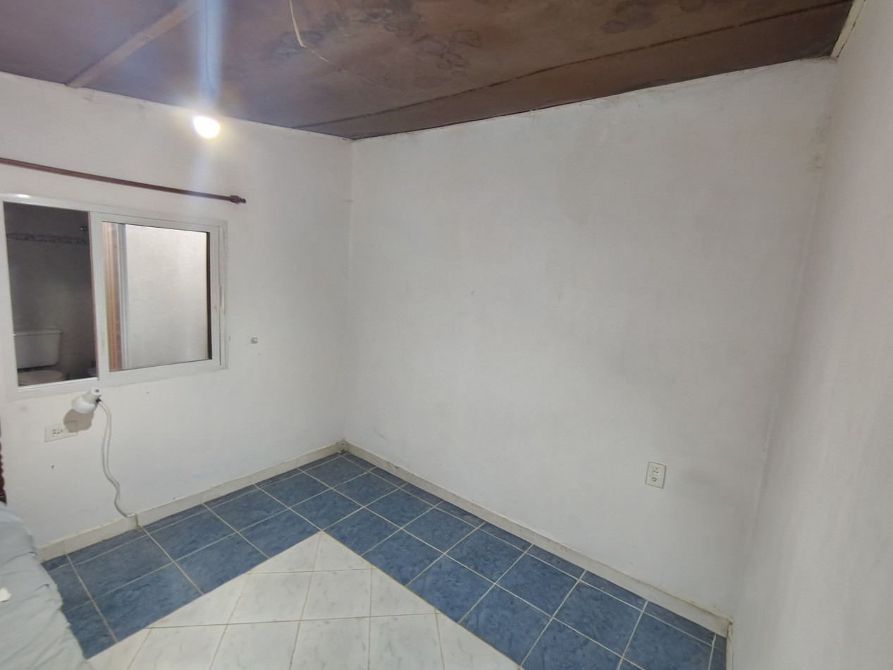 Casa en esquina con amplio terreno y gran patio en Santa Fe - ideal para ampliar