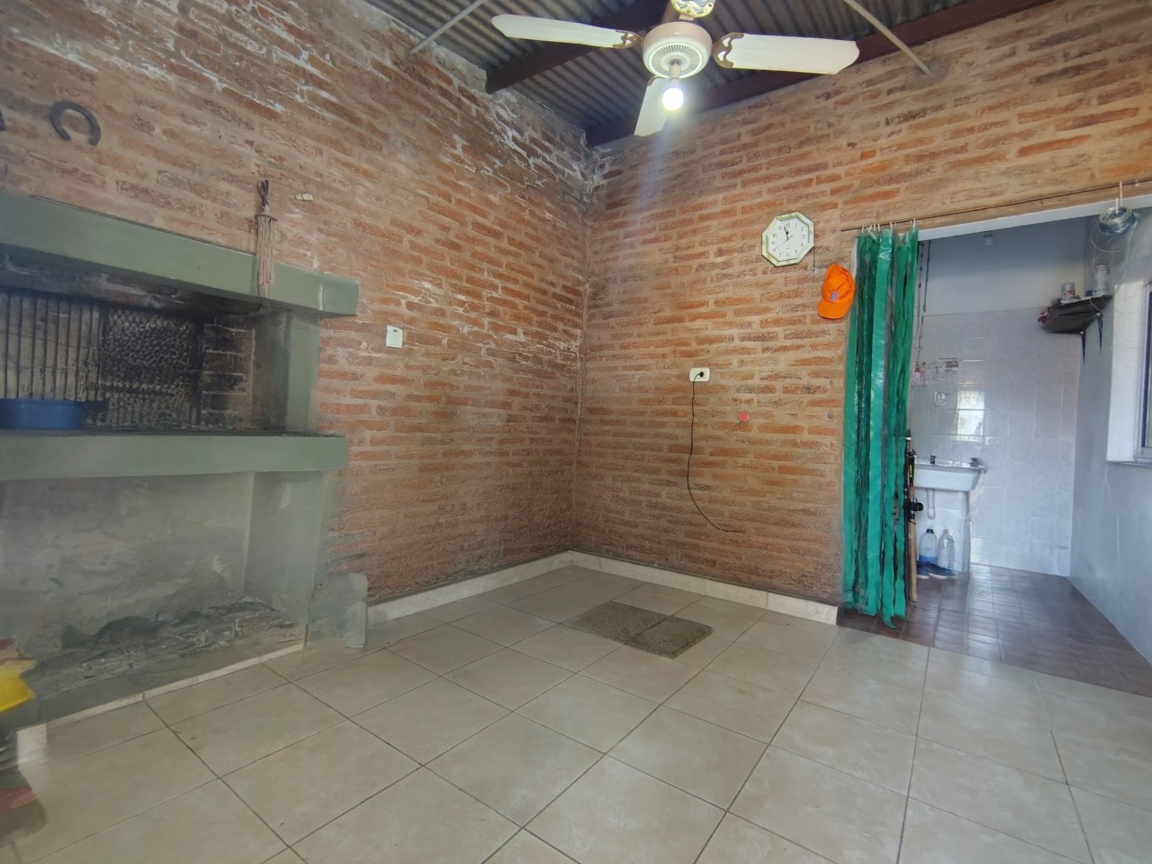 Casa en esquina con amplio terreno y gran patio en Santa Fe - ideal para ampliar