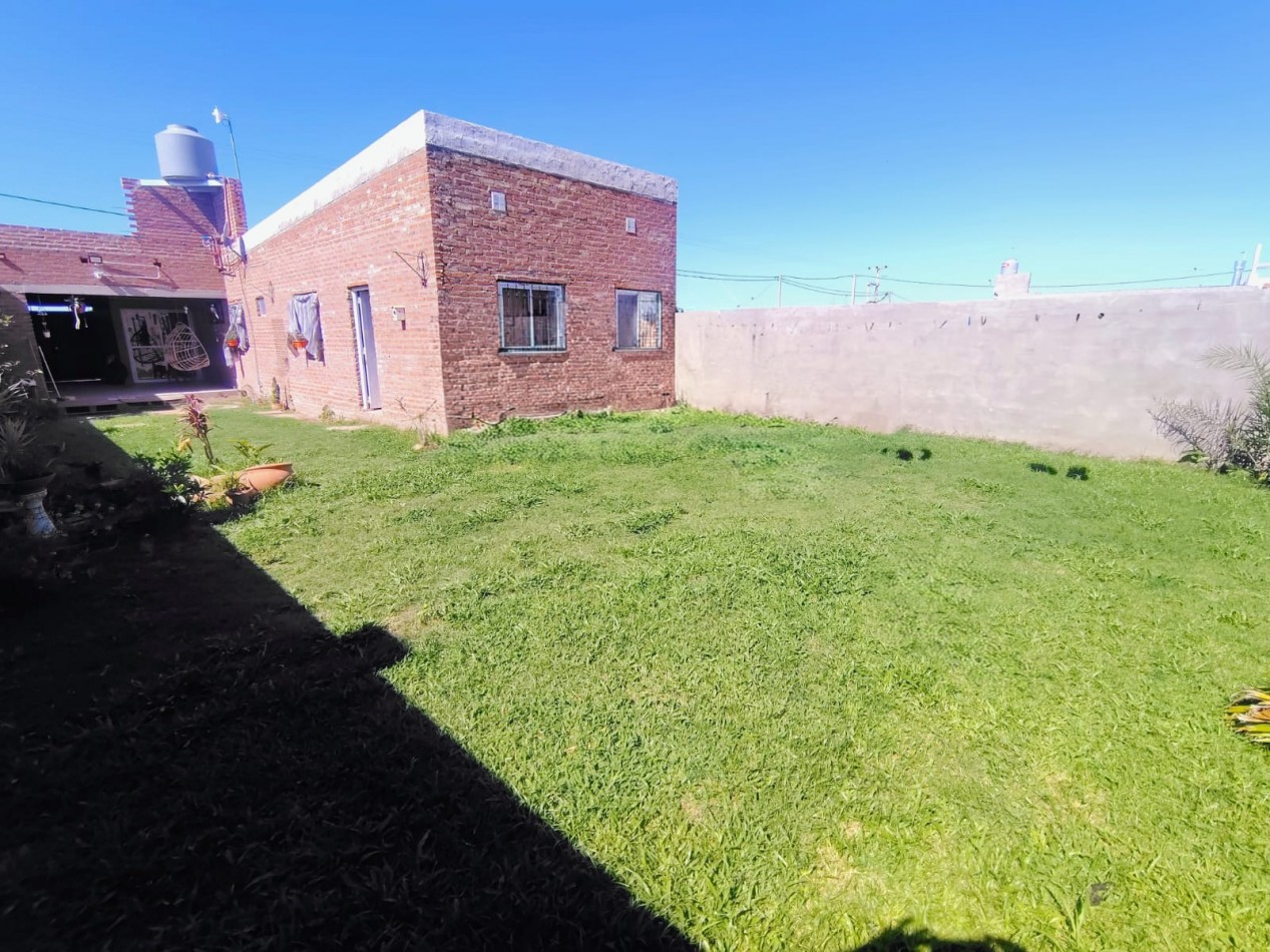 Casa a estrenar 2 dormitorios , cochera y patio - Praderas