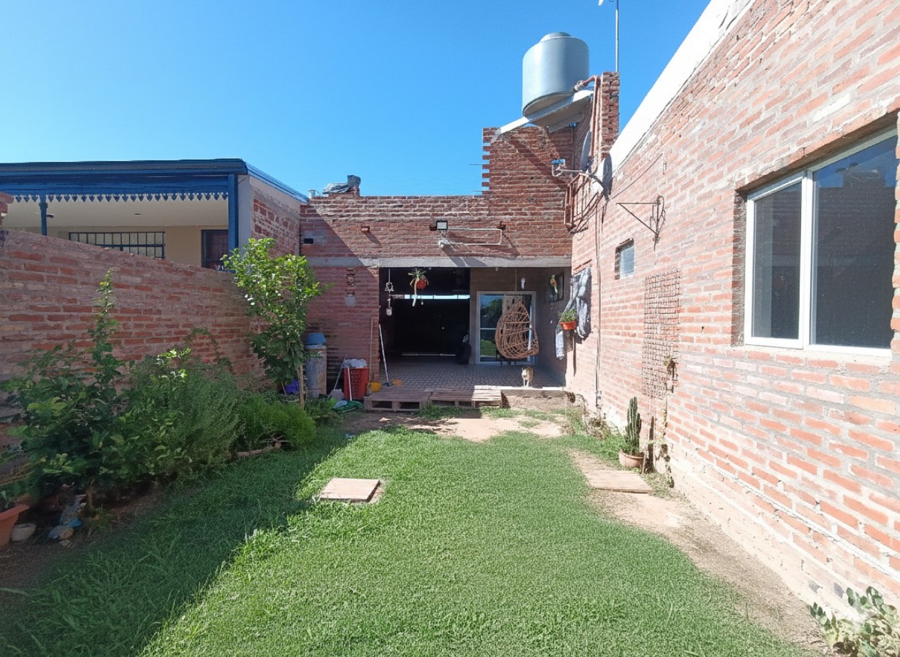 Casa a estrenar 2 dormitorios , cochera y patio - Praderas