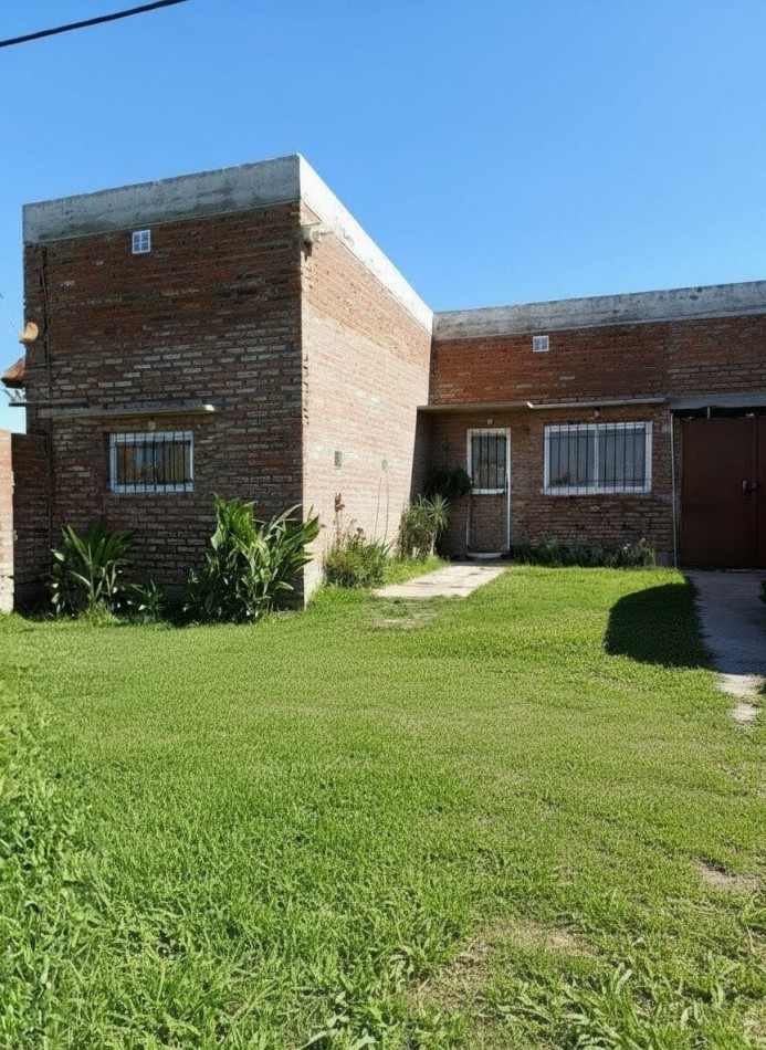 Casa a estrenar 2 dormitorios , cochera y patio - Praderas