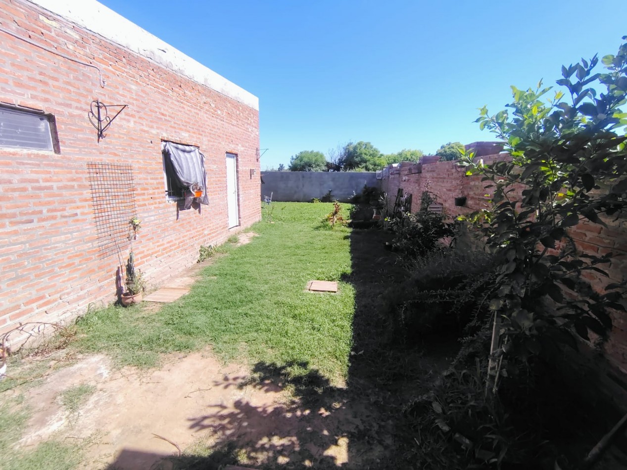 Casa a estrenar 2 dormitorios , cochera y patio - Praderas