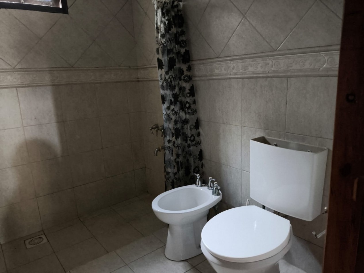 CASA CON PISCINA Y ESPACIO VERDE, SAUCE VIEJO