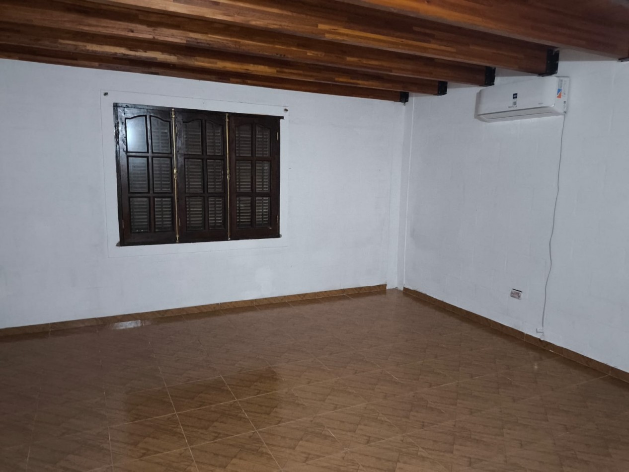 CASA CON PISCINA Y ESPACIO VERDE, SAUCE VIEJO