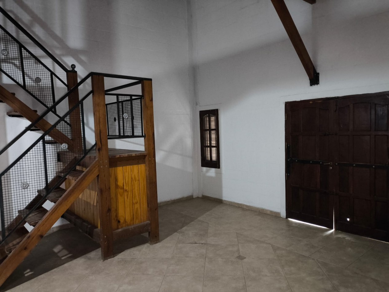 CASA CON PISCINA Y ESPACIO VERDE, SAUCE VIEJO