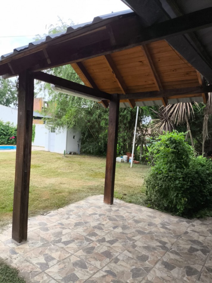 CASA CON PISCINA Y ESPACIO VERDE, SAUCE VIEJO