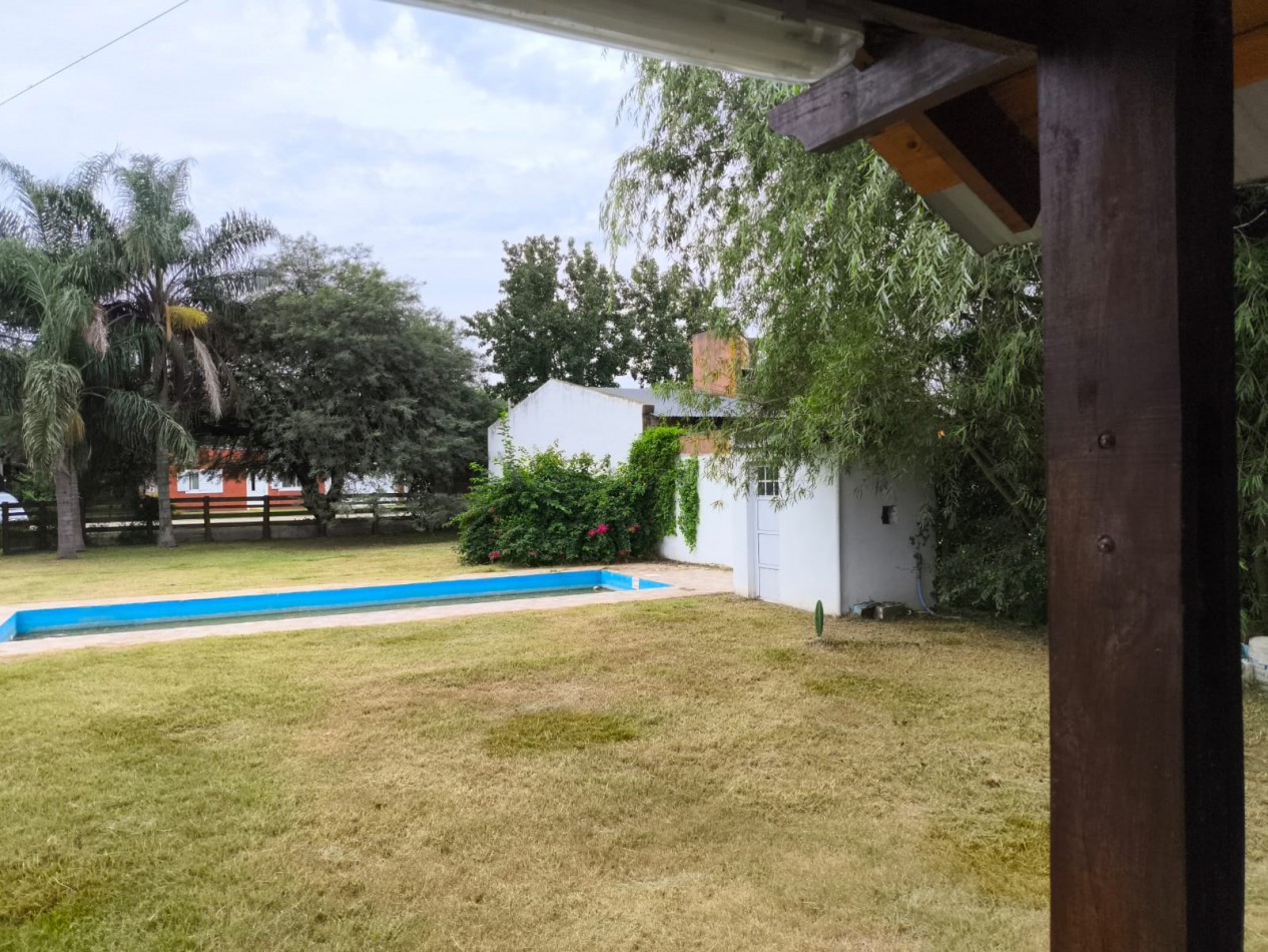 CASA CON PISCINA Y ESPACIO VERDE, SAUCE VIEJO