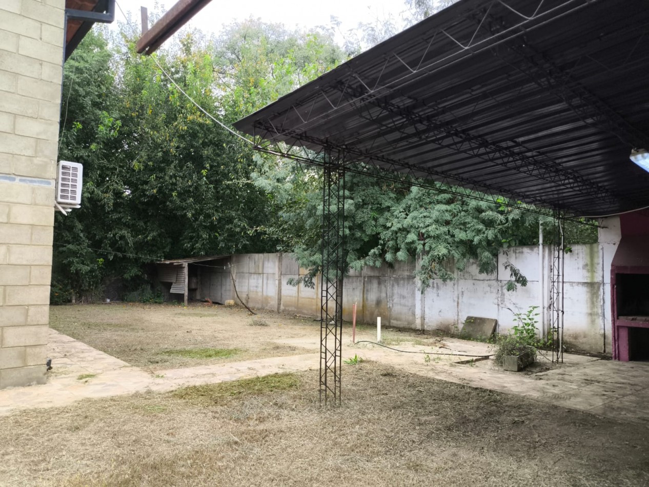 CASA CON PISCINA Y ESPACIO VERDE, SAUCE VIEJO