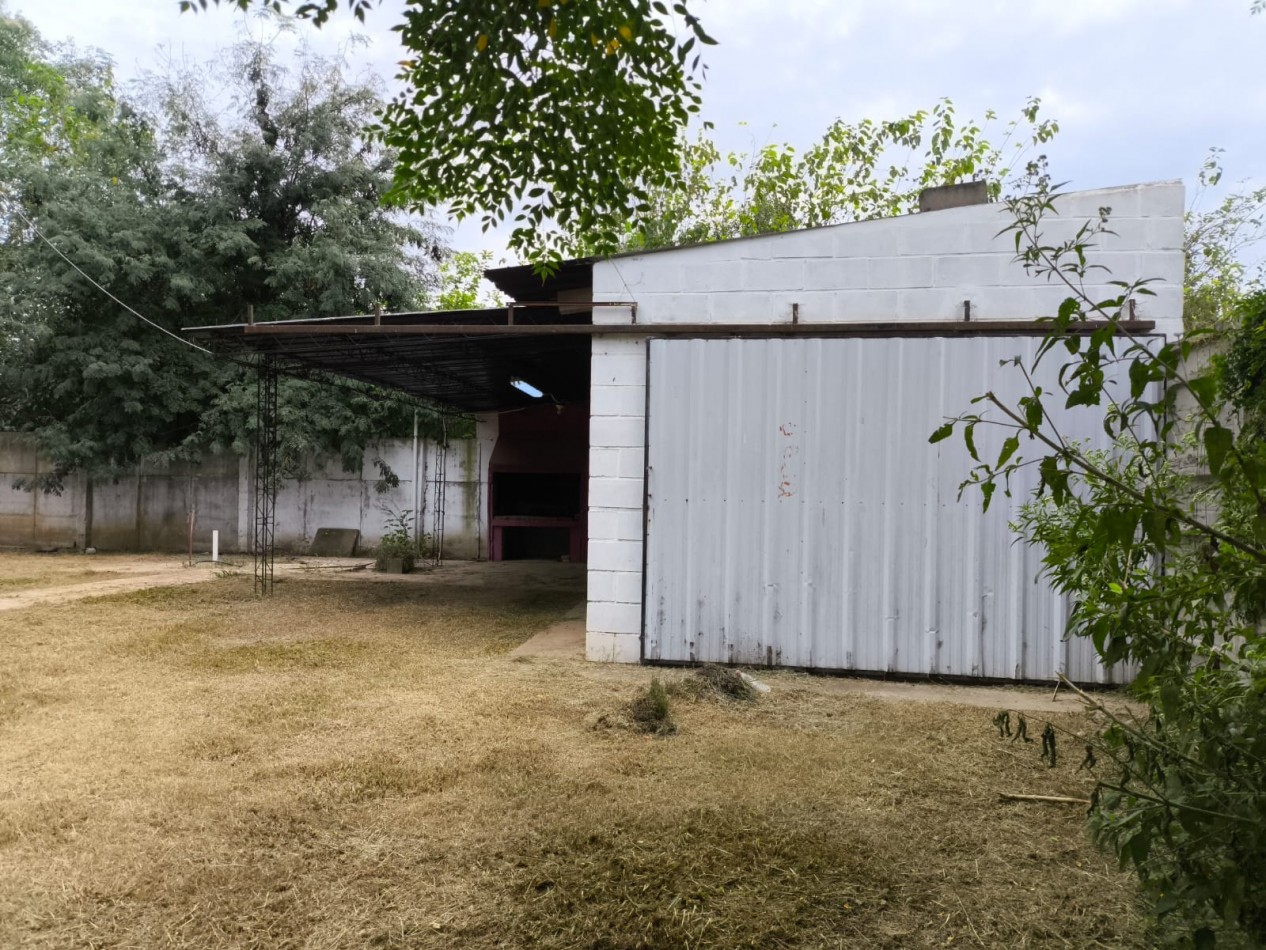 CASA CON PISCINA Y ESPACIO VERDE, SAUCE VIEJO