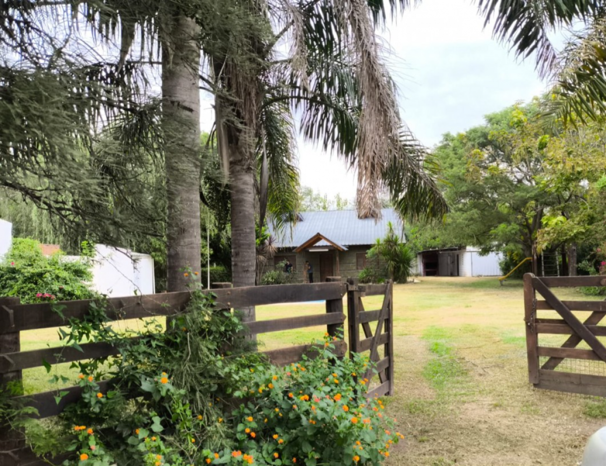 CASA CON PISCINA Y ESPACIO VERDE, SAUCE VIEJO