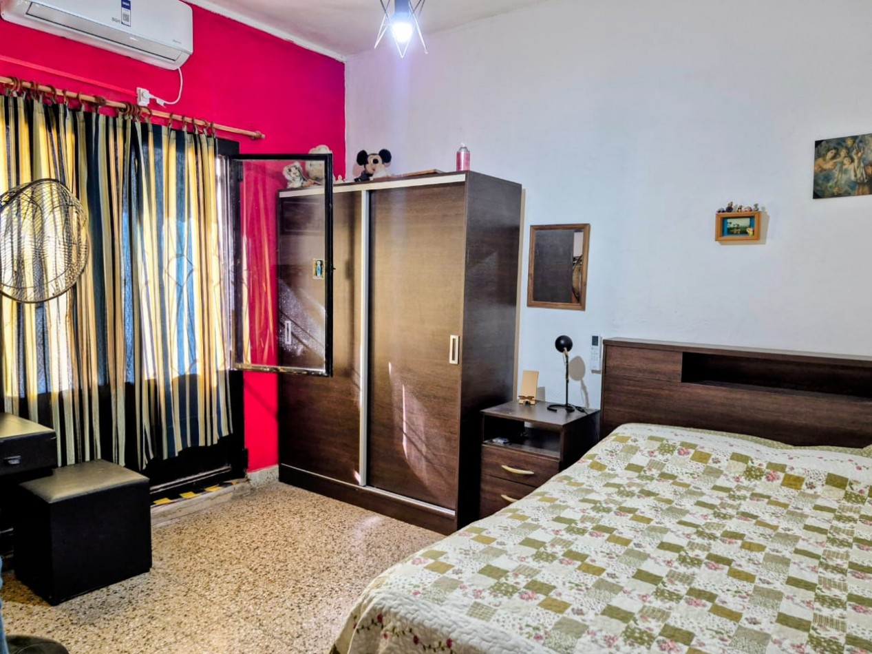 CASA DE DOS DORMITORIOS, CON PATIO Y COCHERA, SANTA FE