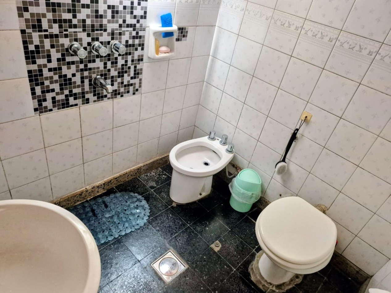 CASA DE DOS DORMITORIOS, CON PATIO Y COCHERA, SANTA FE