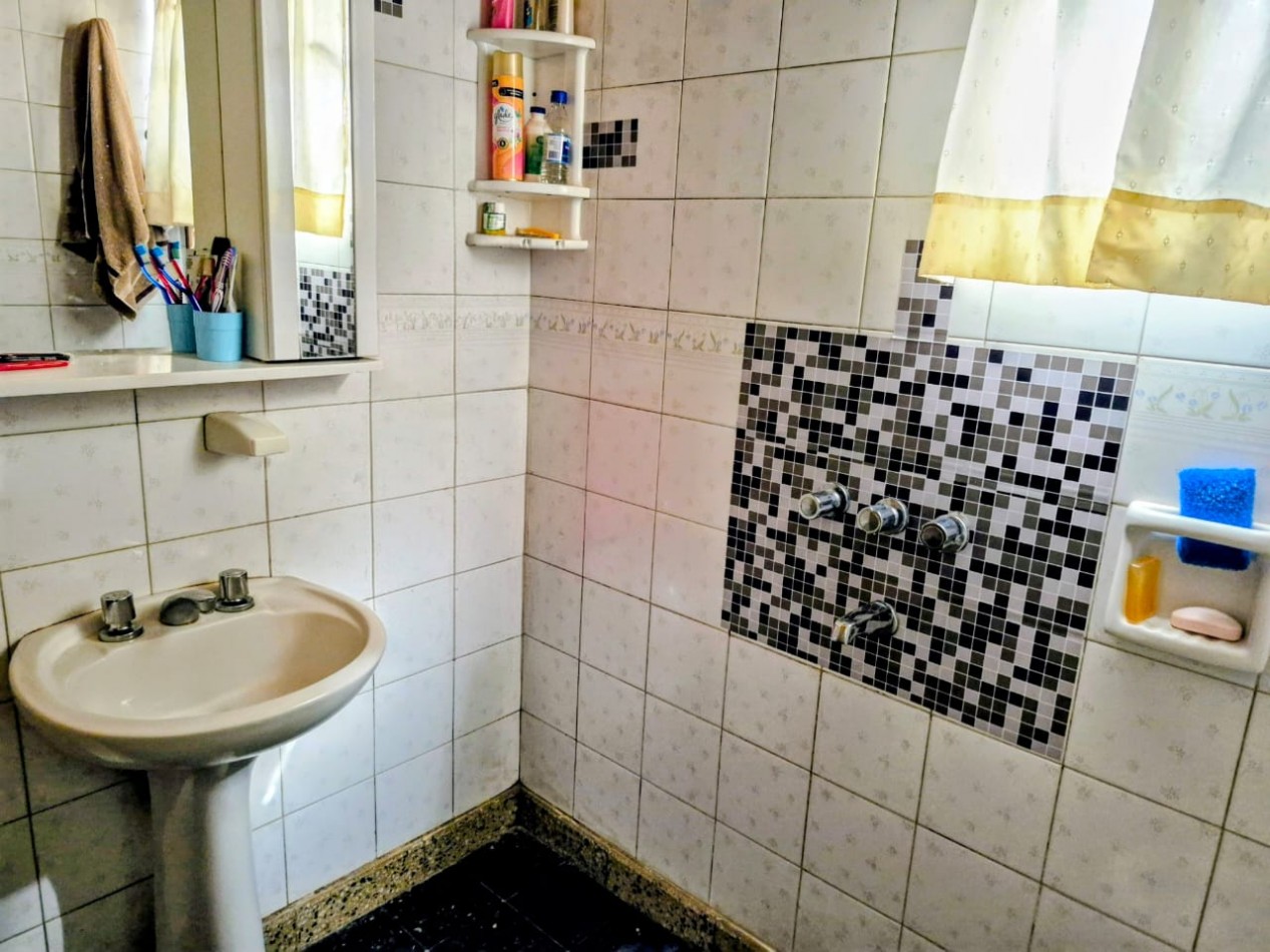 CASA DE DOS DORMITORIOS, CON PATIO Y COCHERA, SANTA FE