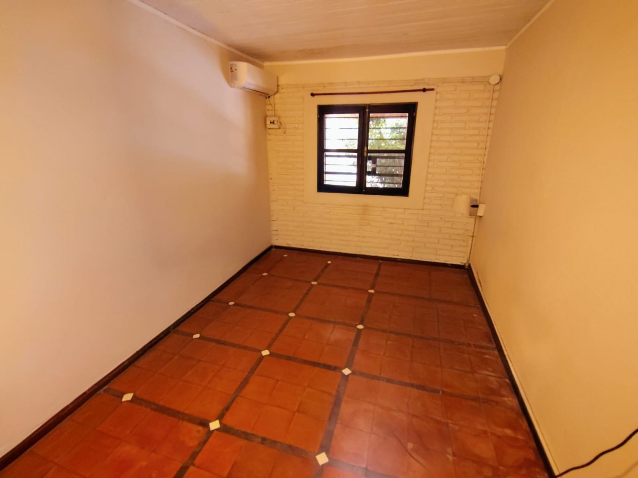 Casa con 2 viviendas y 2 piletas en Villa California | Ideal renta o vivienda + alquiler | Terreno 879 m²