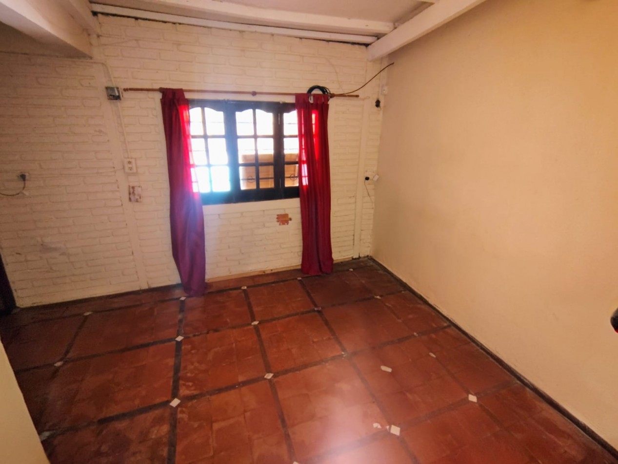 Casa con 2 viviendas y 2 piletas en Villa California | Ideal renta o vivienda + alquiler | Terreno 879 m²