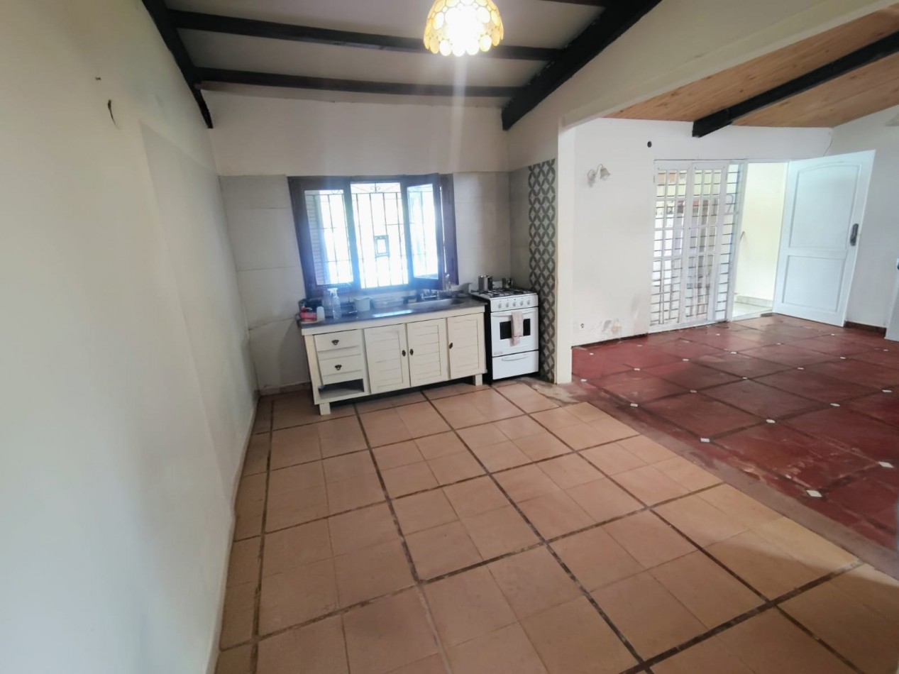 Casa con 2 viviendas y 2 piletas en Villa California | Ideal renta o vivienda + alquiler | Terreno 879 m²